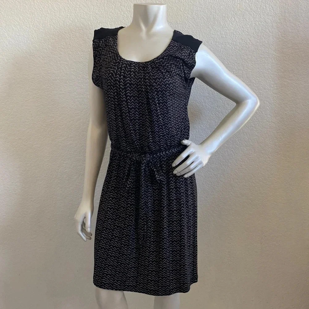 ❤️ Ann Taylor LOFT Womens Dress Sz XSmall Black Beige Chevron Stripes Sleeveless